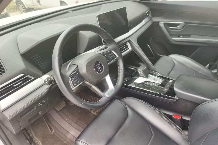 Used BYD Song Pro 2019 1.5T Automatic Elite Edition Interior 2