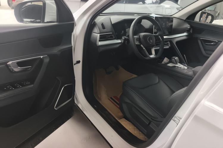 Used BYD Song Pro 2019 1.5T Automatic Elite Edition Interior 3