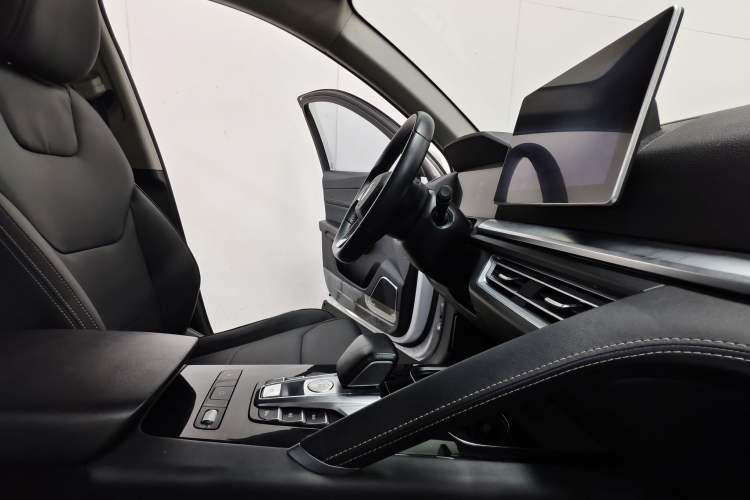 Used BYD Song Pro 2019 1.5T Automatic Elite Edition Interior 4