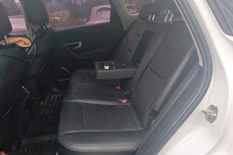 Used BYD Song Pro 2019 1.5T Automatic Elite Edition Interior 4