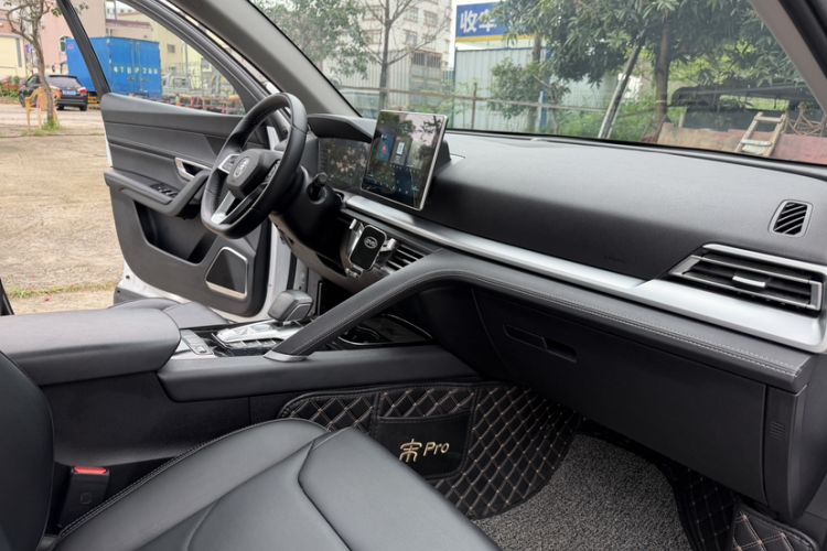 Used BYD Song Pro 2019 1.5T Automatic Elite Edition Interior 4