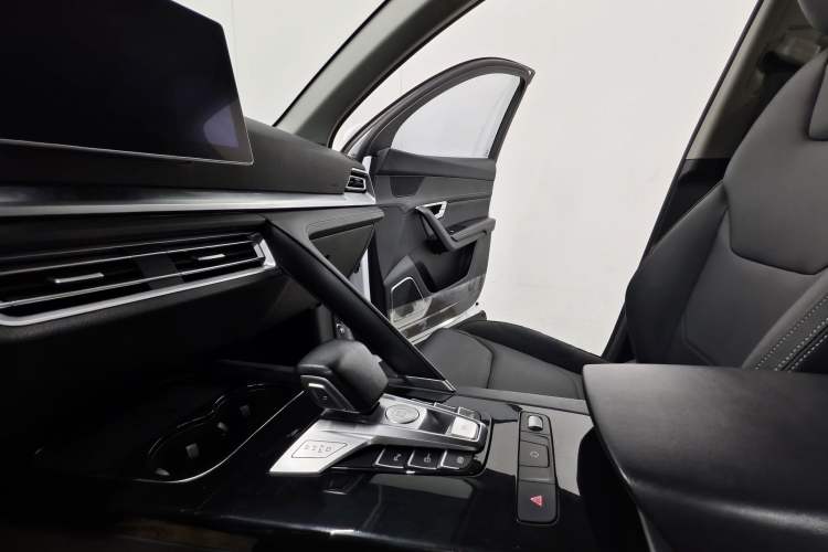 Used BYD Song Pro 2019 1.5T Automatic Elite Edition Interior 5