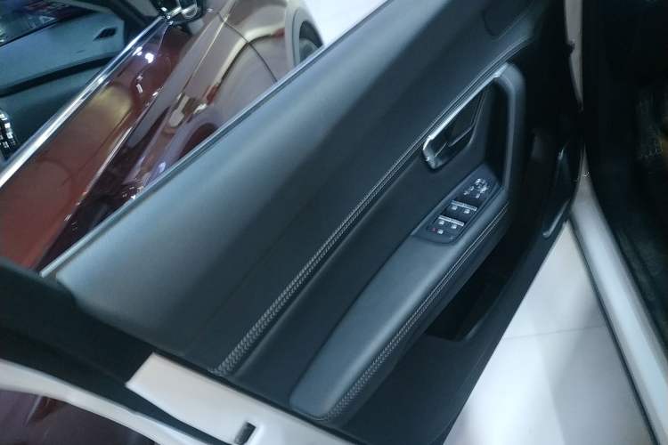 Used BYD Song Pro 2019 1.5T Automatic Elite Edition Interior 7