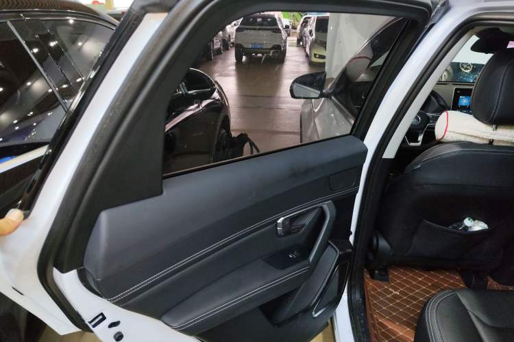 Used BYD Song Pro 2019 1.5T Automatic Luxury Model Interior 8