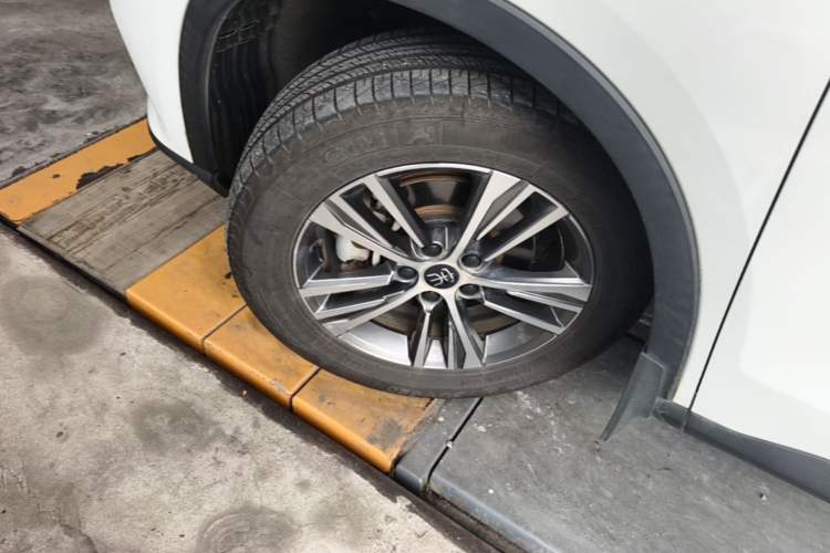 Used BYD Song Pro 2019 1.5T Automatic Luxury Model Left Front Wheel Hub