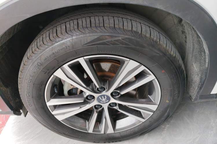 Used BYD Song Pro 2019 1.5T Automatic Prestige Model Left Front Wheel Hub