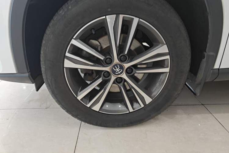 Used BYD Song Pro 2019 1.5T Automatic Prestige Model Left Front Wheel Hub