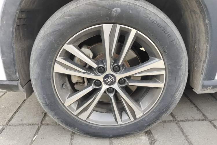 Used BYD Song Pro 2019 1.5T Automatic Elite Edition Left Front Wheel Hub