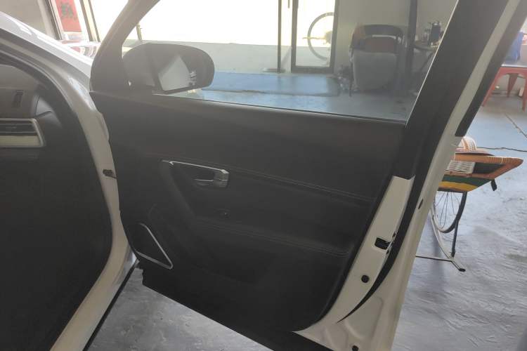 Used BYD Song Pro 2019 1.5T Automatic Luxury Model Right Front Door Interior