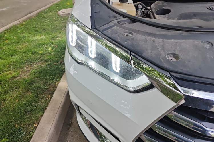 Used BYD Song Pro 2019 1.5T Automatic Luxury Model Right Front Headlight