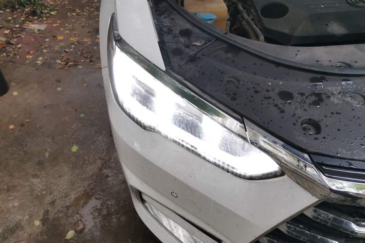 Used BYD Song Pro 2019 1.5T Automatic Luxury Model Right Front Headlight