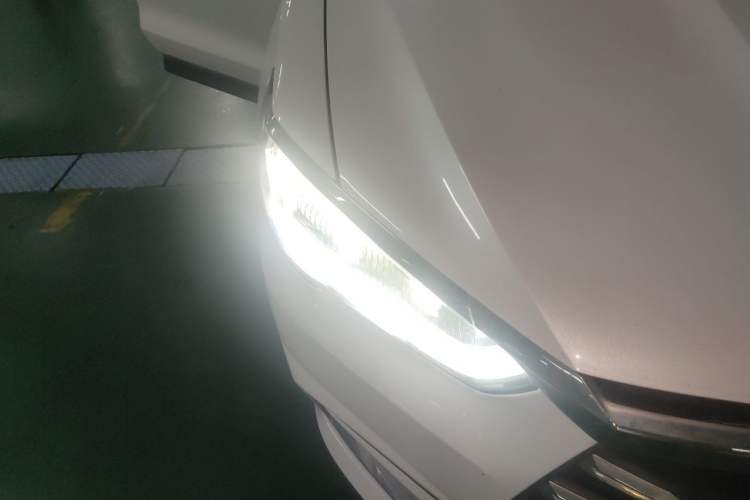 Used BYD Song Pro 2019 1.5T Automatic Luxury Model Right Front Headlight