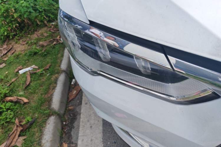 Used BYD Song Pro 2019 1.5T Automatic Luxury Model Right Front Headlight