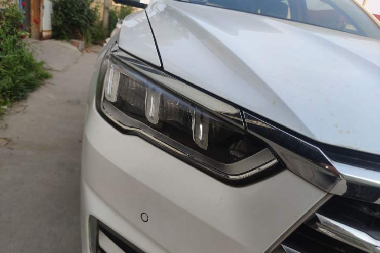 Used BYD Song Pro 2019 1.5T Automatic Luxury Model Right Front Headlight