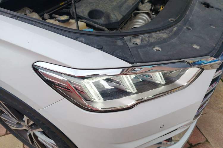 Used BYD Song Pro 2019 1.5T Automatic Luxury Model Right Front Headlight