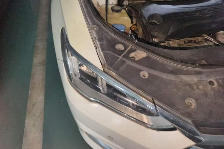 Used BYD Song Pro 2019 1.5T Automatic Luxury Model Right Front Headlight