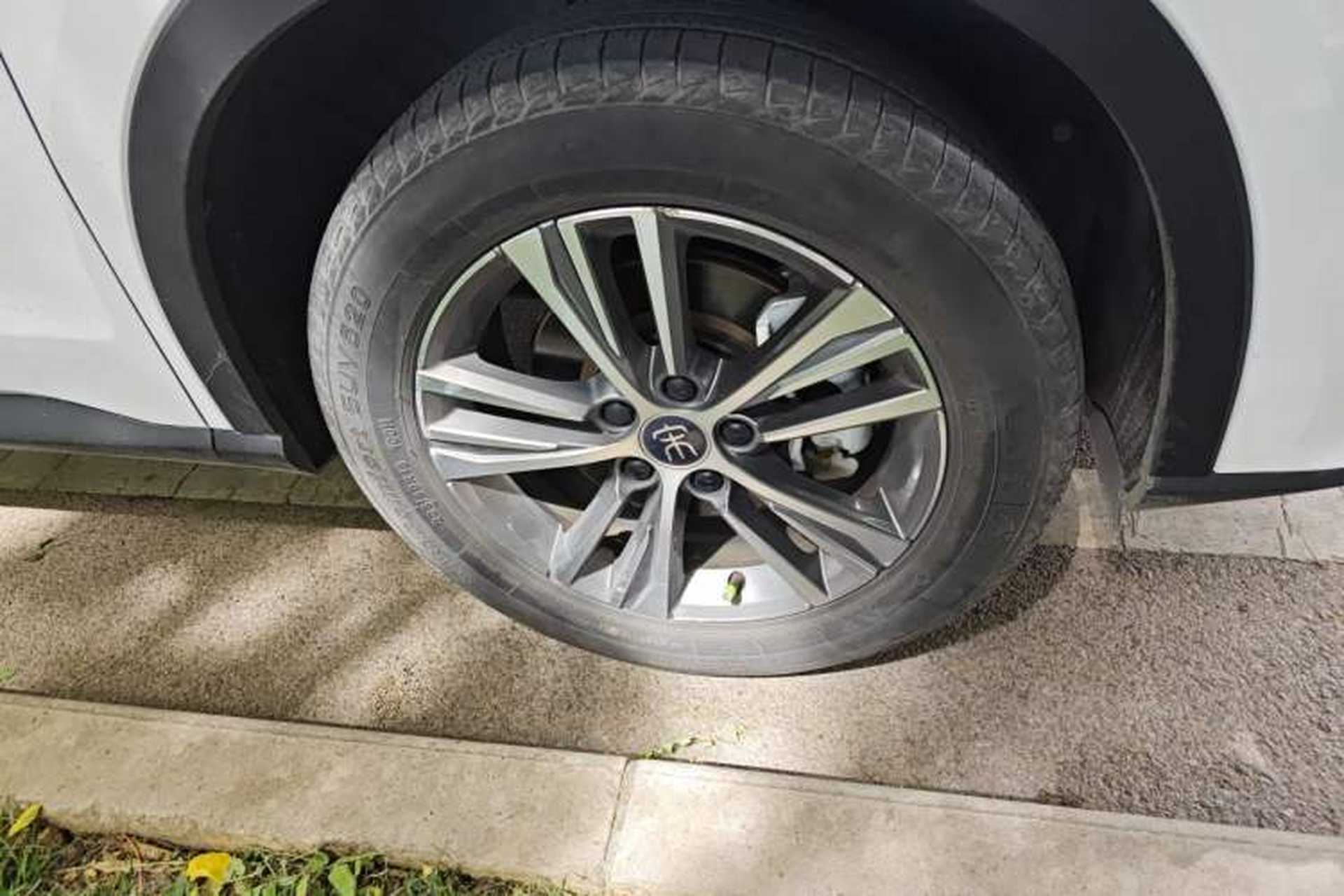 Used BYD Song Pro 2019 1.5T Automatic Luxury Model Right Front Wheel Hub