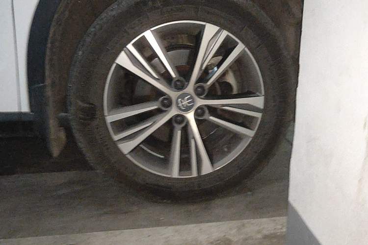 Used BYD Song Pro 2019 1.5T Automatic Luxury Model Right Front Wheel Hub