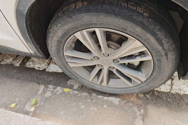 Used BYD Song Pro 2019 1.5T Automatic Luxury Model Right Front Wheel Hub