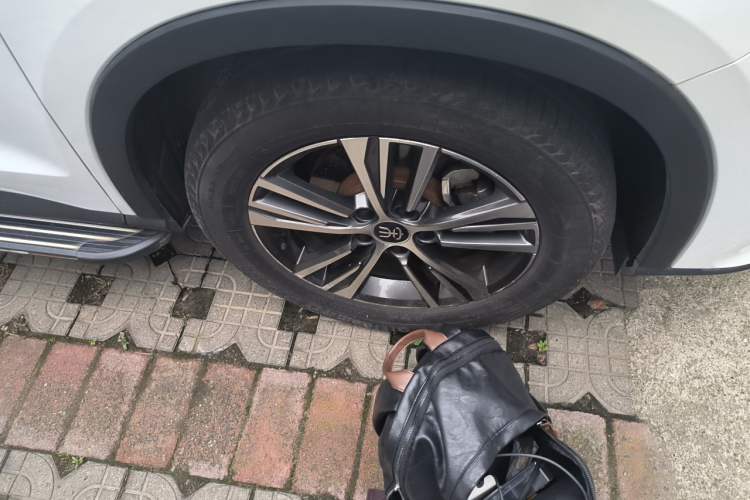 Used BYD Song Pro 2019 1.5T Automatic Elite Edition Right Front Wheel Hub