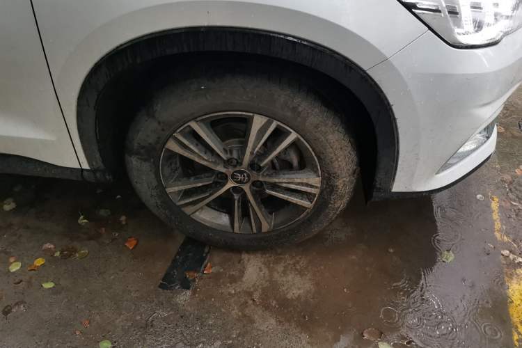 Used BYD Song Pro 2019 1.5T Automatic Luxury Model Right Front Wheel Hub