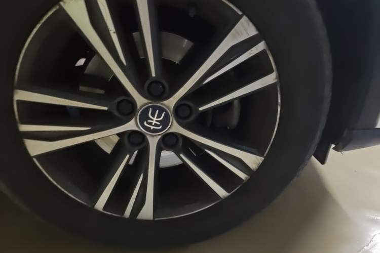 Used BYD Song Pro 2019 1.5T Automatic Luxury Model Right Front Wheel Hub