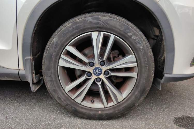 Used BYD Song Pro 2019 1.5T Automatic Luxury Model Right Front Wheel Hub