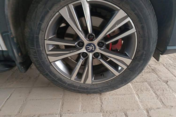 Used BYD Song Pro 2019 1.5T Automatic Elite Edition Right Front Wheel Hub