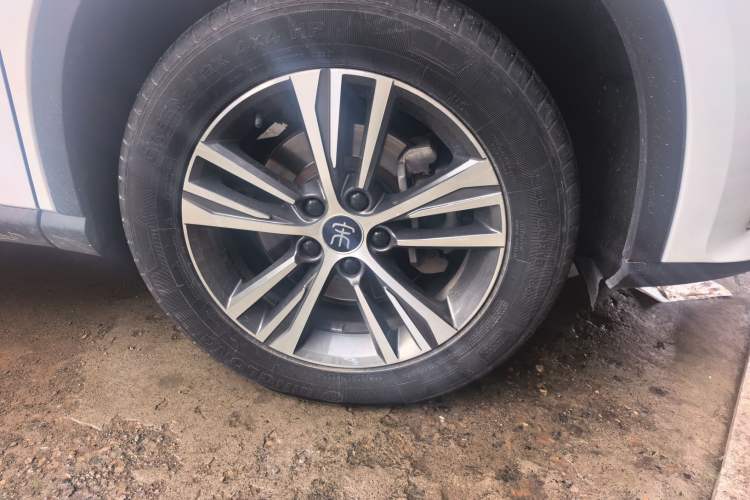 Used BYD Song Pro 2019 1.5T Automatic Luxury Model Right Front Wheel Hub