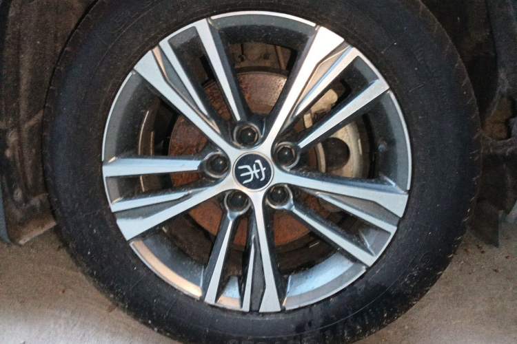 Used BYD Song Pro 2019 1.5T Automatic Luxury Model Right Front Wheel Hub