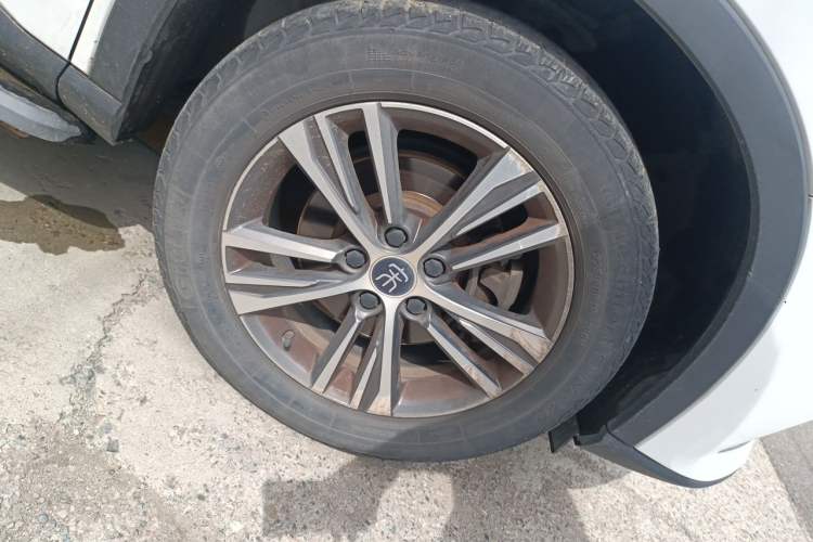 Used BYD Song Pro 2019 1.5T Automatic Prestige Model Right Front Wheel Hub