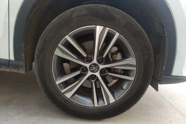 Used BYD Song Pro 2019 1.5T Automatic Luxury Model Right Front Wheel Hub