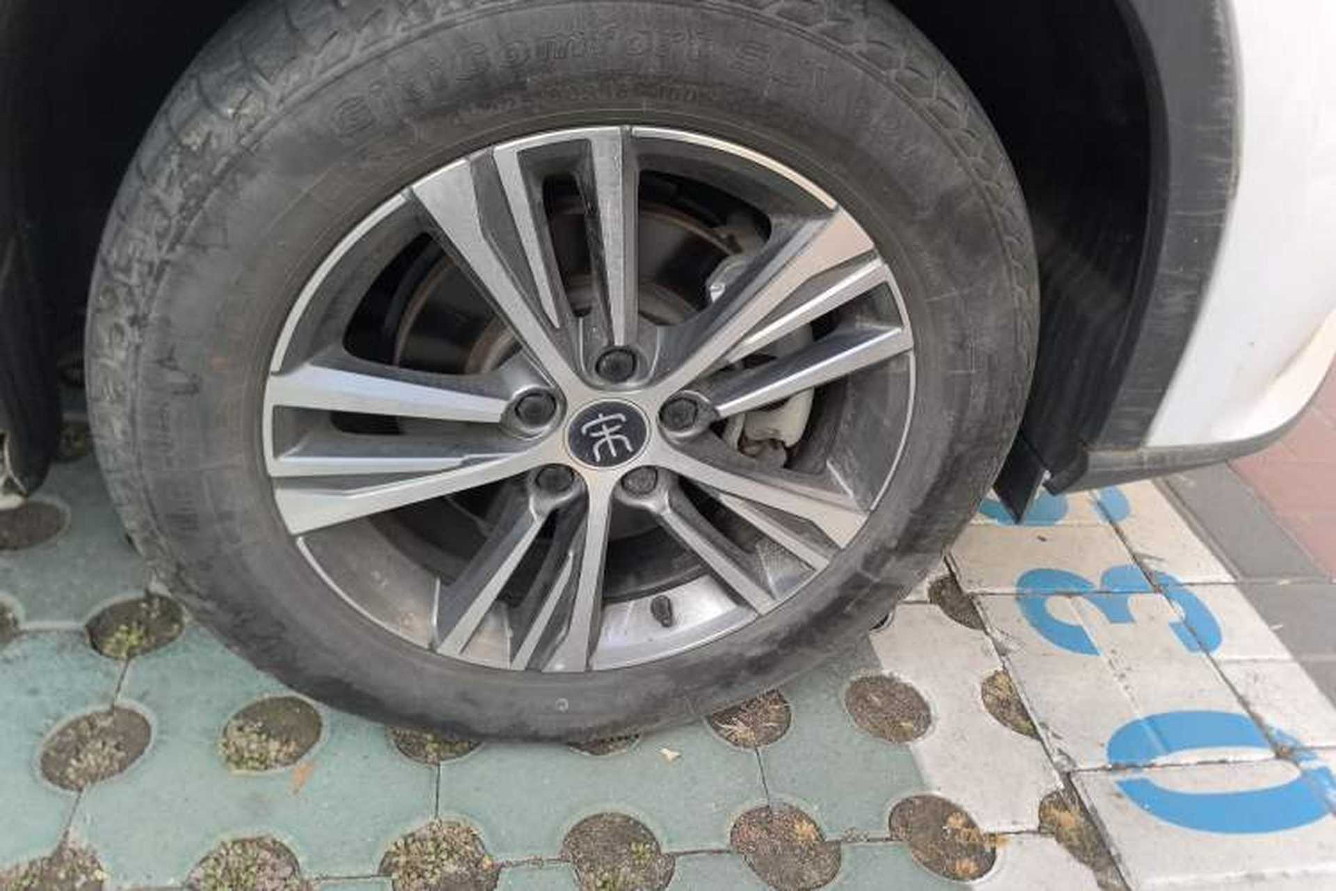 Used BYD Song Pro 2019 1.5T Automatic Luxury Model Right Front Wheel Hub