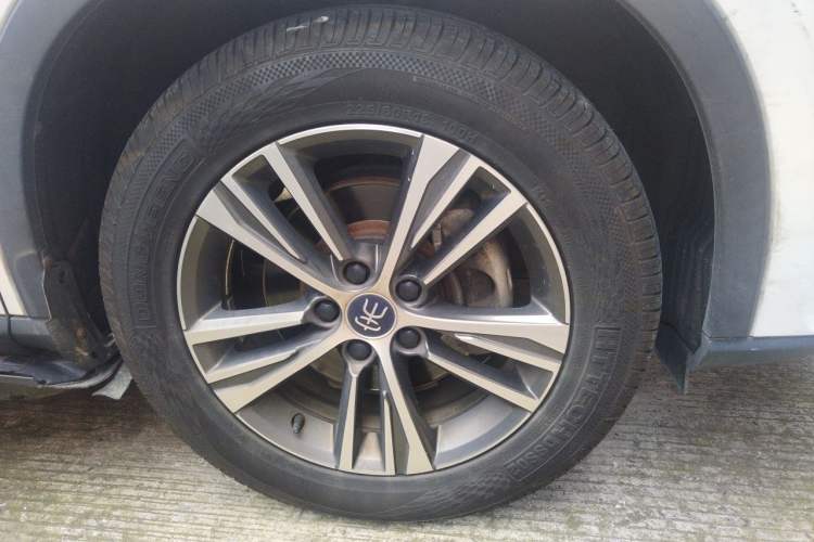 Used BYD Song Pro 2019 1.5T Automatic Luxury Model Right Front Wheel Hub