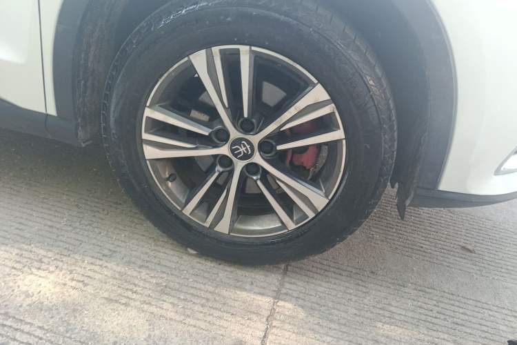 Used BYD Song Pro 2019 1.5T Automatic Luxury Model Right Front Wheel Hub