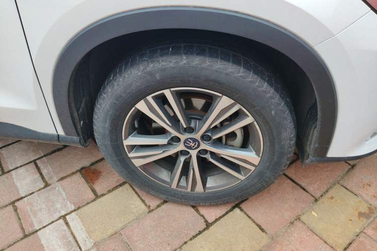 Used BYD Song Pro 2019 1.5T Automatic Luxury Model Right Front Wheel Hub