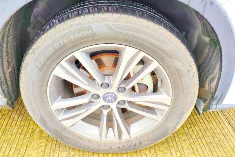 Used BYD Song Pro 2019 1.5T Automatic Luxury Model Right Front Wheel Hub