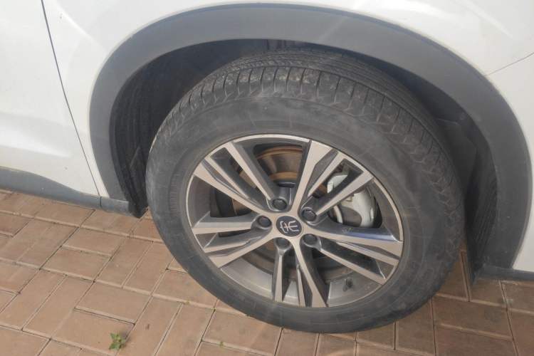 Used BYD Song Pro 2019 1.5T Automatic Luxury Model Right Front Wheel Hub