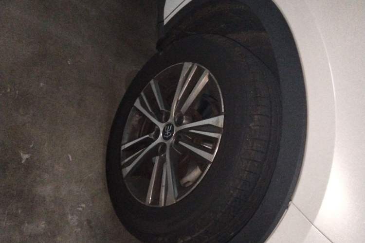 Used BYD Song Pro 2019 1.5T Automatic Luxury Model Right Front Wheel Hub