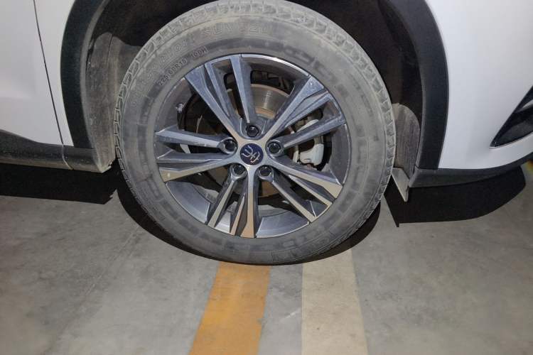 Used BYD Song Pro 2019 1.5T Automatic Luxury Model Right Front Wheel Hub