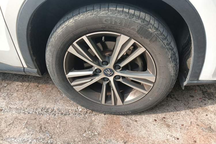 Used BYD Song Pro 2019 1.5T Automatic Prestige Model Right Front Wheel Hub