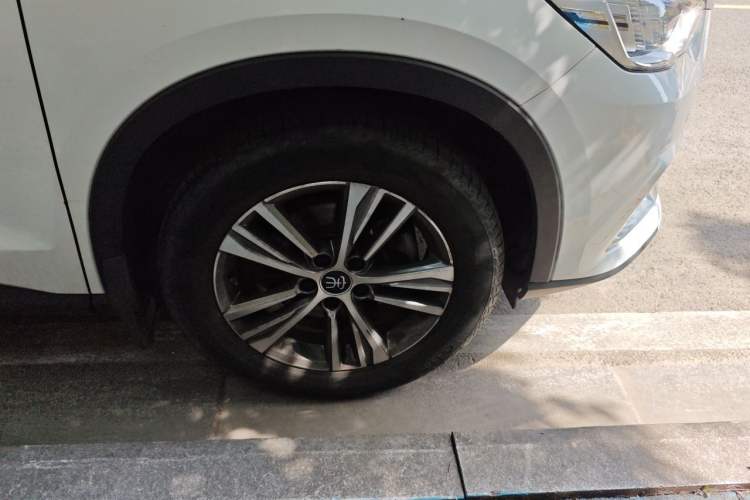 Used BYD Song Pro 2019 1.5T Automatic Luxury Model Right Front Wheel Hub