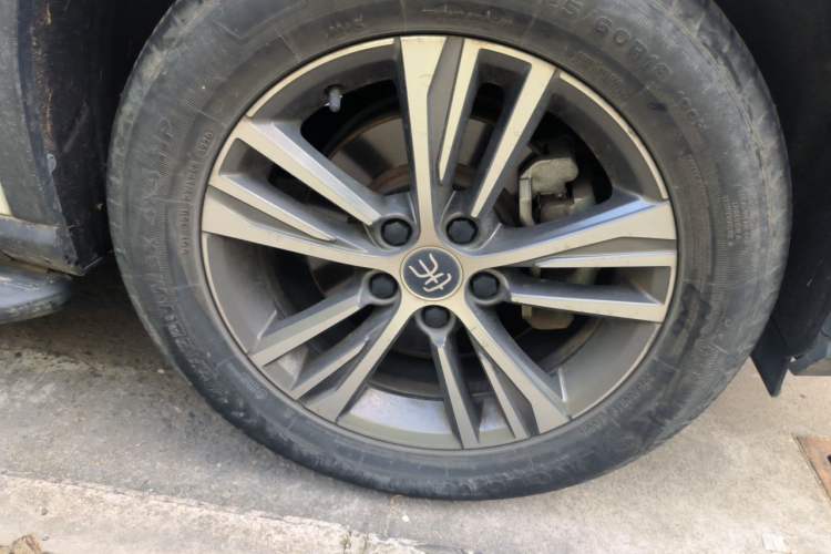 Used BYD Song Pro 2019 1.5T Automatic Luxury Model Right Front Wheel Hub