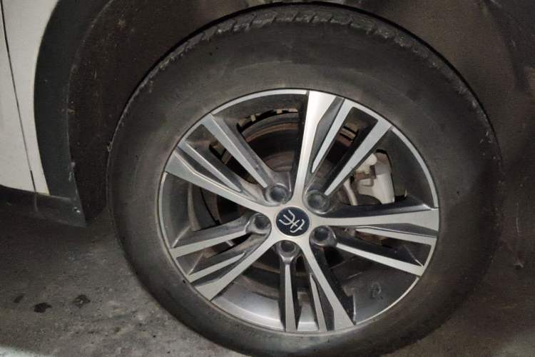 Used BYD Song Pro 2019 1.5T Automatic Luxury Model Right Front Wheel Hub