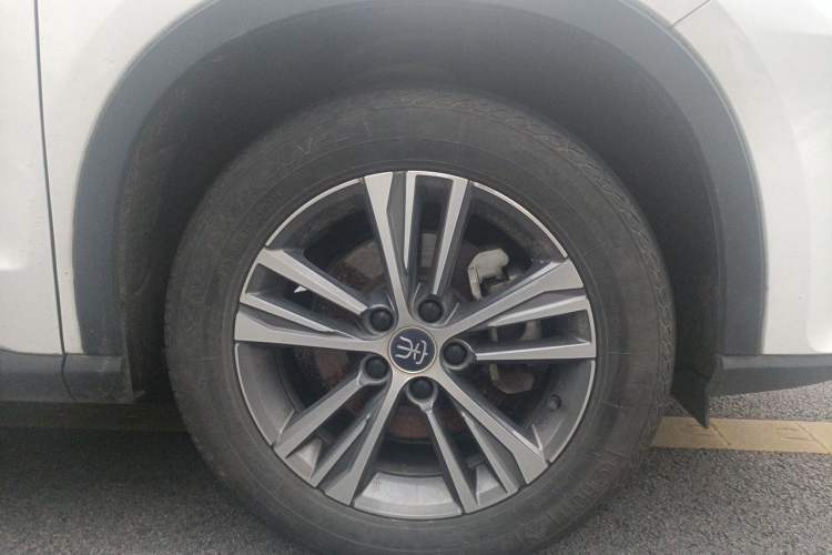 Used BYD Song Pro 2019 1.5T Automatic Luxury Model Right Front Wheel Hub