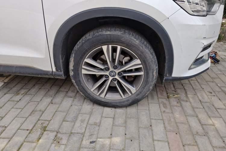Used BYD Song Pro 2019 1.5T Automatic Luxury Model Right Front Wheel Hub