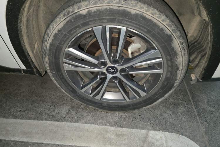 Used BYD Song Pro 2019 1.5T Automatic Luxury Model Right Front Wheel Hub