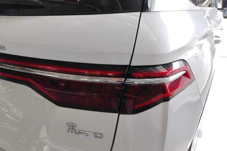 Used BYD Song Pro 2019 1.5T Automatic Prestige Model Right Rear Taillight