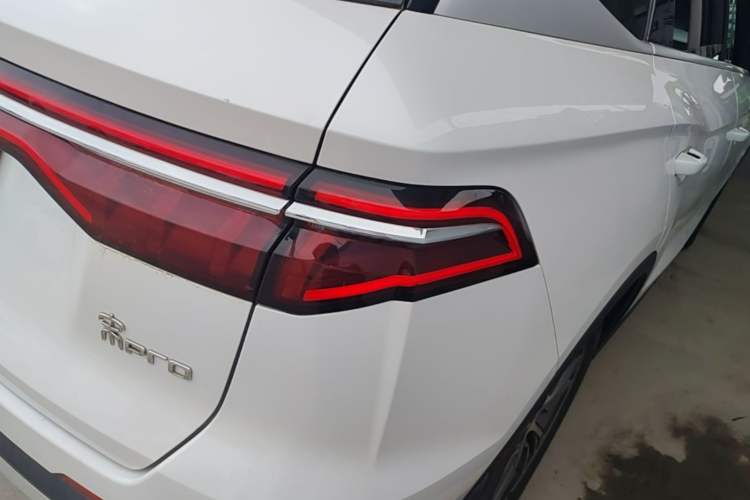 Used BYD Song Pro 2019 1.5T Automatic Luxury Model Right Rear Taillight