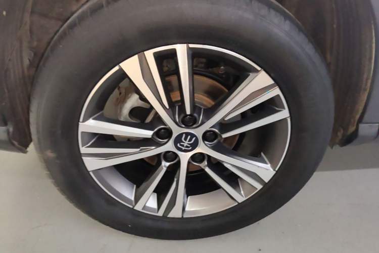 Used BYD Song Pro 2019 1.5T Automatic Elite Edition Right Rear Wheel Hub